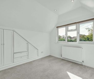 A beautifully extended, detached chalet-style home a short walk fro... - Photo 6