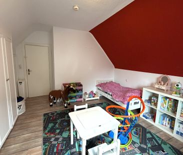 Geräumige 3‑Zimmer‑Wohnung im Erd- und Dachgeschoss eines Zweifamil... - Photo 3