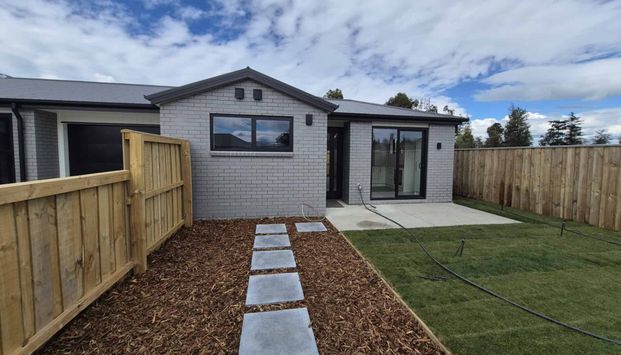 52a Derbridge Street - Photo 1