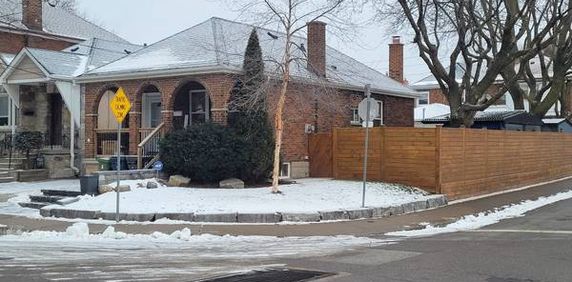 St Clair Ave W. & Oakwood Apartment For Rent - Photo 2