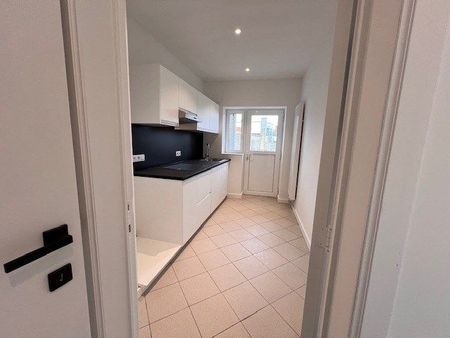 Volledig vernieuwd appartement - 1 slaapkamer - Photo 3