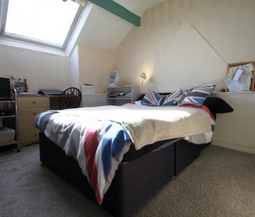 4 Bed - Bright 4 Bedroom House, Crookes - Photo 5