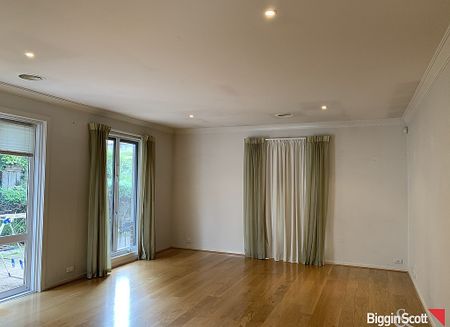 Delightful 3 bedroom house in Burwood - Photo 2