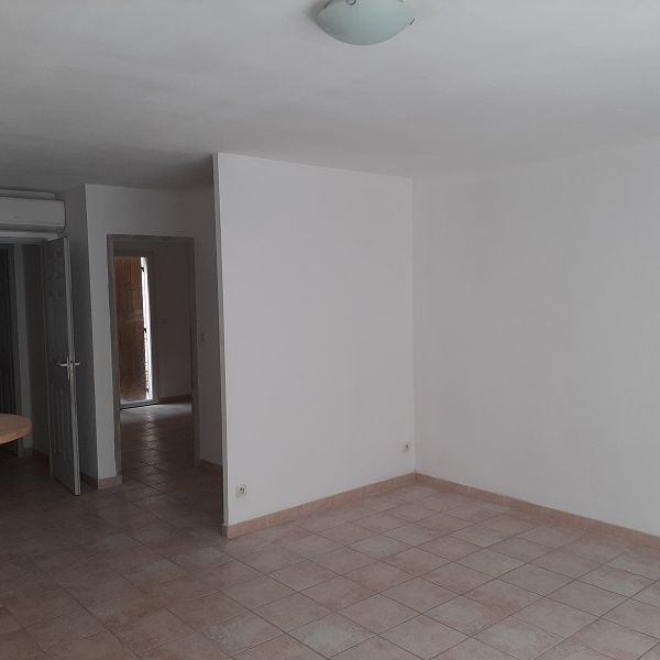 Location Appartement 2 pièces 50m² MEYNES 30840 - Photo 1