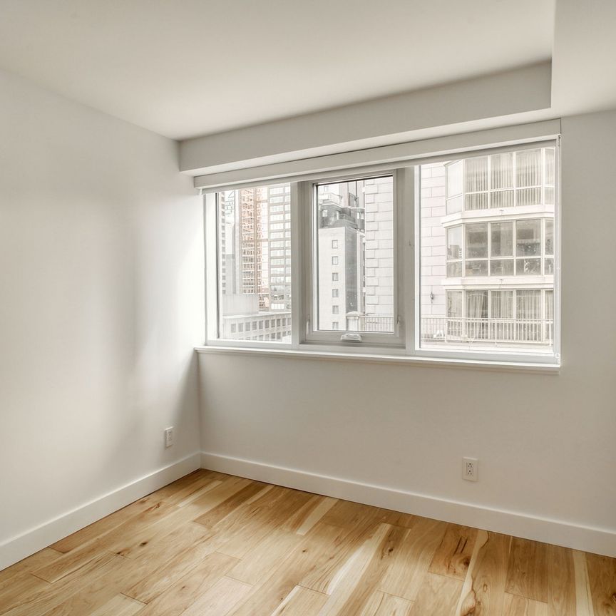 3460 Peel Street - Photo 1