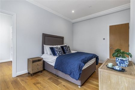 A spacious three bedroom apartment situated on the first floor of a period conversion on Marylebone High Street. - Photo 4