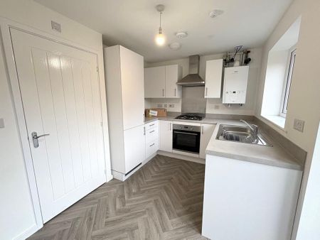 3 bedroom semi-detached house to rent - Photo 2