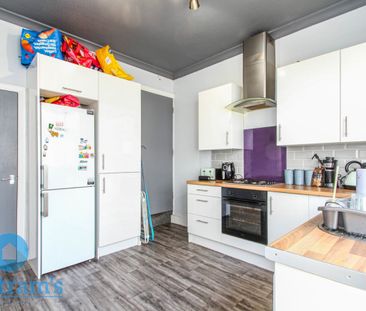 4 bed Semi-Detached House for Rent - Photo 5