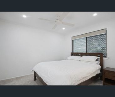 THREE BEDROOM DUPLEX - GREAT LOCATION - Photo 2