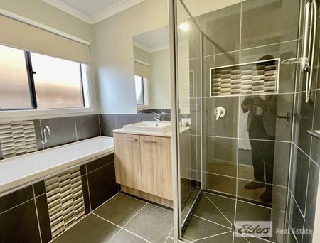 Move in before Christmas!! - Photo 5