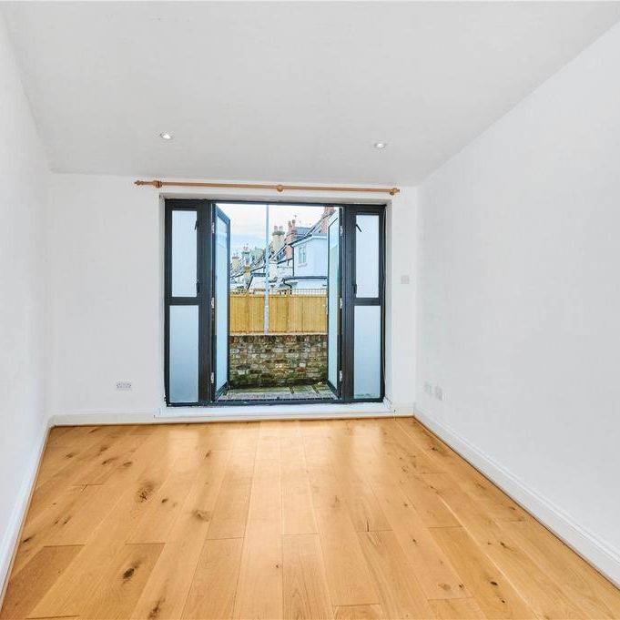 2 bedroom flat to rent - Photo 1