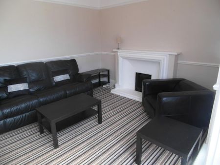 8 bedroom detached house to rent - Photo 2