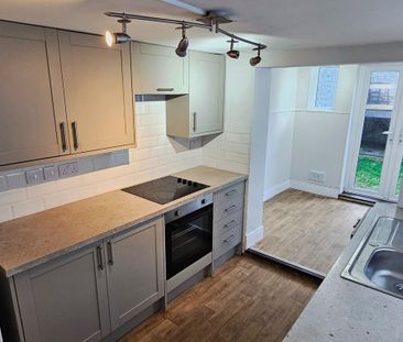 3 bedroom terraced house to rent - Photo 6