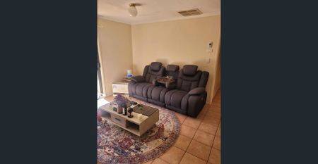 Neat and Tidy 3 Bedroom, 1 Bathroom - Photo 2