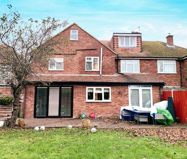 4 bedroom semi-detached house to rent - Photo 3