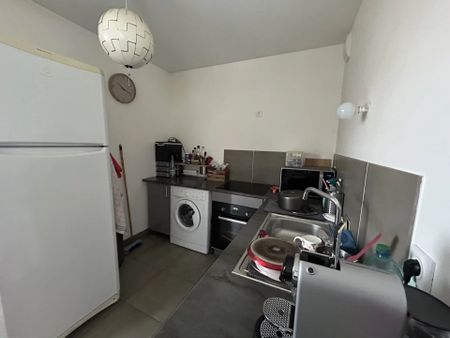 Appartement 3 pièces 61m2 MARSEILLE 10EME 925 euros - Photo 4