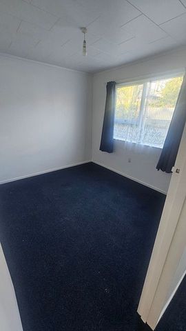 Tidy, centra city unit, Massey side of town, - Photo 5