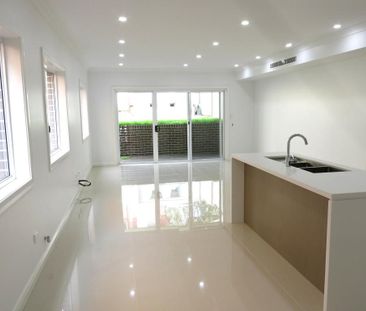 Spacious Modern 4 bedroom Duplex home - Photo 1