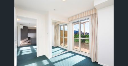 TWO BEDROOM APARTMENT WITH MASSIVE TERRACE JUST OFF LYGON STREET - Photo 3