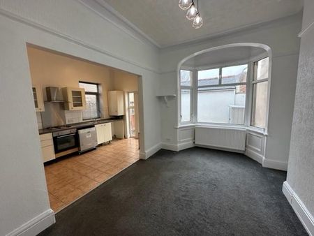 4 bedroom semi-detached house to rent - Photo 3