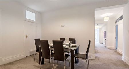 Strathmore Court, London - Photo 2