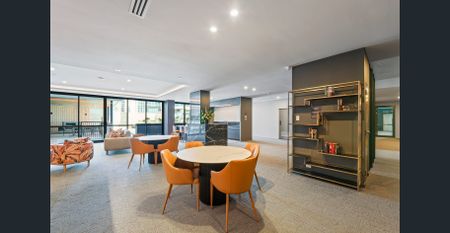 New Luxury Apartment - Photo 4