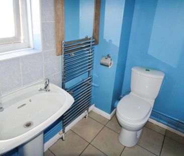 2 bedroom flat to rent - Photo 6