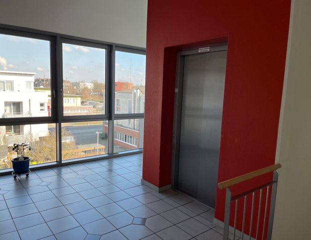 Moers City: Penthouse Wohnung mit großer, sonniger Dachterrasse und TG Stellplatz - Single Traum! - Foto 1