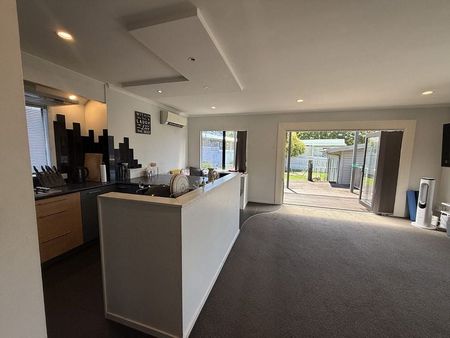 Neat as a Pin! - Photo 3