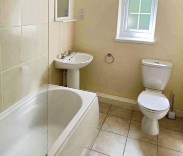 2 bedroom Flat To Let - Photo 5
