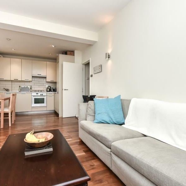 1 Bed Flat, London, SW11 - Photo 1