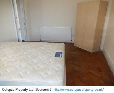 3 bedroom flat to rent - Photo 4