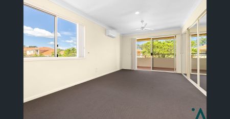 Effortless Living in Eastlake Estate - Photo 2