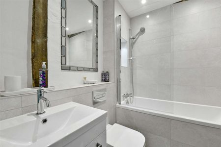 A Grade II period cottage in the heart of Henley close to the River Thames - Photo 3