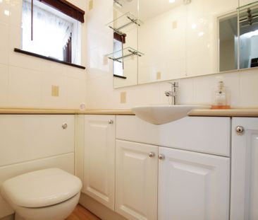 property to rent - Photo 6