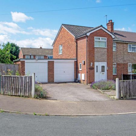 Stunning 6-Bed HMO - Available NOW! Room 4 - Photo 4