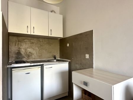 Location Appartement 1 pièce 26m² MARSEILLE 3ème - Photo 4