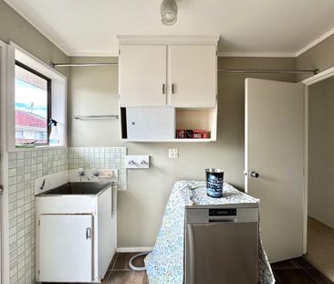 Unit 1, 27 Butley Drive, Farm Cove, Auckland - Photo 2