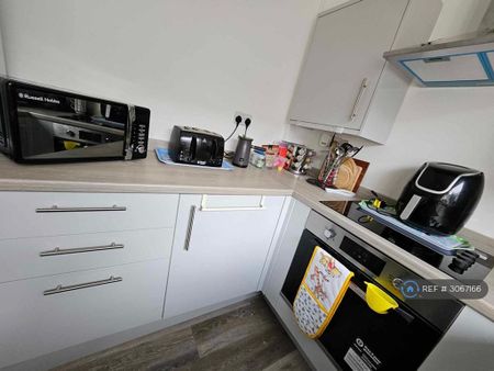 3 bedroom terraced house to rent - Photo 5