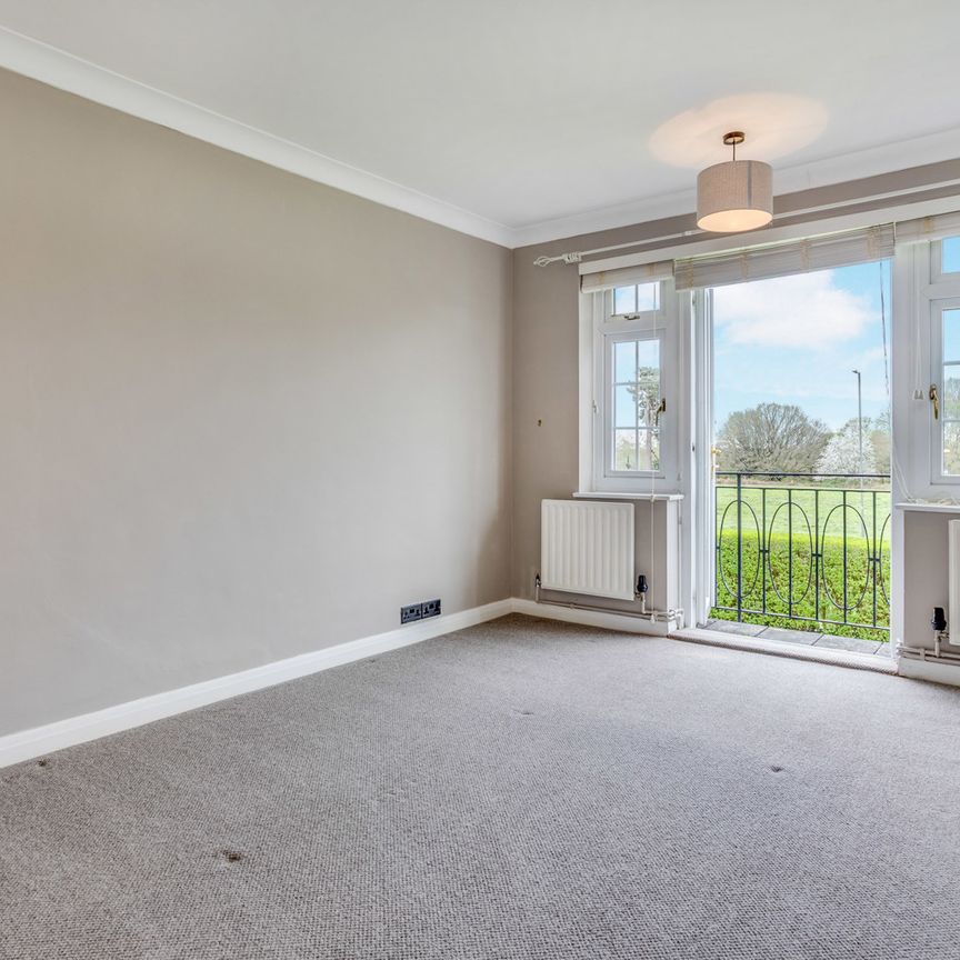 3 bedroom house to rent The Crescent, Pendleton Road, Redhill, Surrey, RH1 - Photo 1