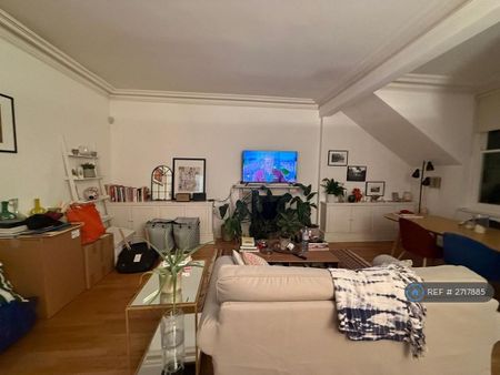 3 bedroom flat to rent - Photo 2