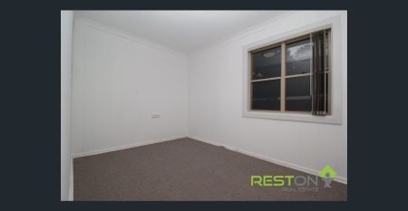 COMFORTABLE FAMILY HOME - Photo 5