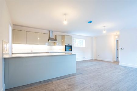 2 bed Ground Floor Flat for rent - Photo 4