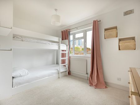 5 Bed Terraced House, Regal Close, E1 - Photo 4