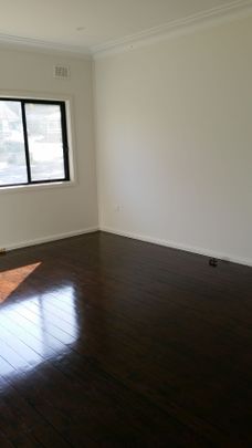 3 Bedrooms & a Beauty! - Photo 1