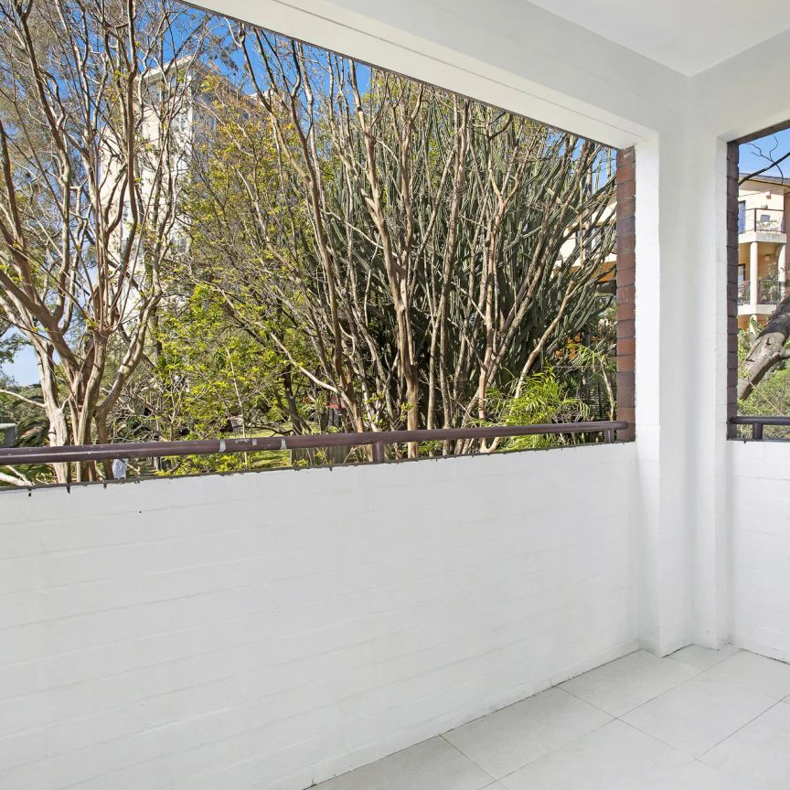 Recreated and Fully Renovated Art Deco Apartment - Whisper Quiet - Photo 1