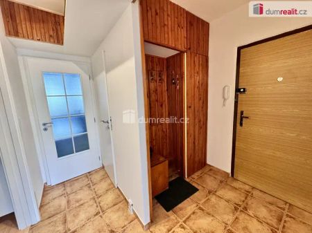 Pronájem zařízeného bytu 3+1 s lodžií, Kobylisy - Fotografie 5