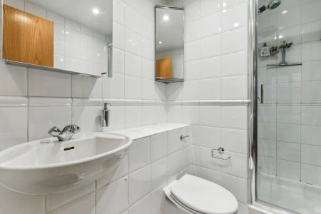 2 bedroom flat in Cotton Row - Photo 4