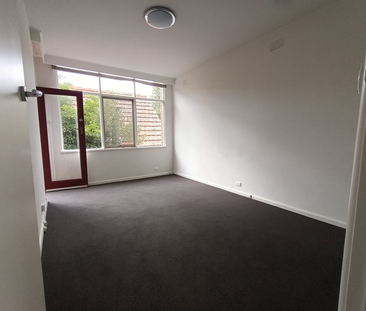 10 / 54 Tennyson Street, ELWOOD - Photo 2