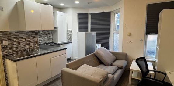 1 Bed Flat, Homerton High Street, E9 - Photo 2